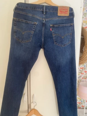 LEVIS 502 - Helt nyköpta bara i felstorlek. Endast testade! Priset är ej hugget i sten. Köparen står även för frakt bara att skriva om du har frågor!