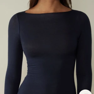 blå intimissimi  - inte använd mycket, otroligt skön 