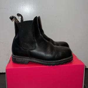 Ridskor - Ridskor storlek 35 bra skick. Med stålhätta 