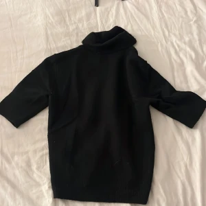 Stickad kortärmad polo - #polo #tshirt 