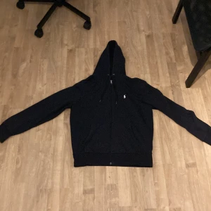 Ralph lauren zip - Tröjan är i bra skick pris går att snacka om