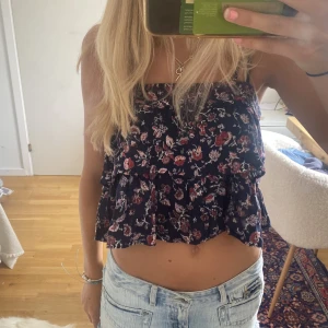 Zara linne - Jättefint zara linne med blommor och vollang 