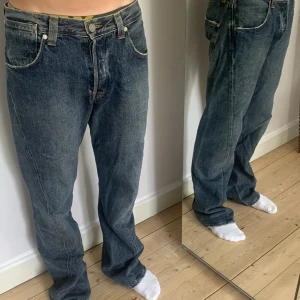 Levis jeans - Vintage Levis engineered jeans. Använd fåtal gånger, jättebra skick! Köparen står för eventuell frakt. 