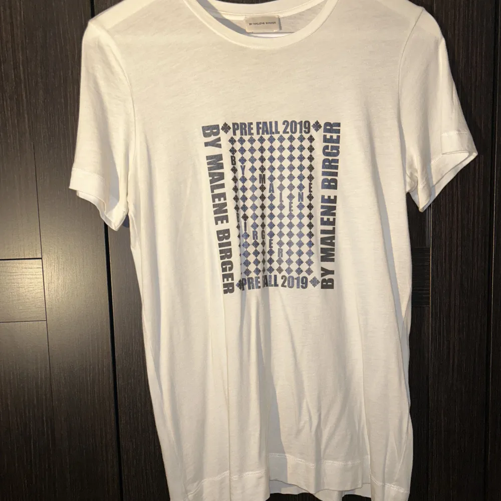 Stor i storleken och mycket bra skicka dvs inga skavanker, köpt för ca 900kr och säljs inte längre💕 . T-shirts.