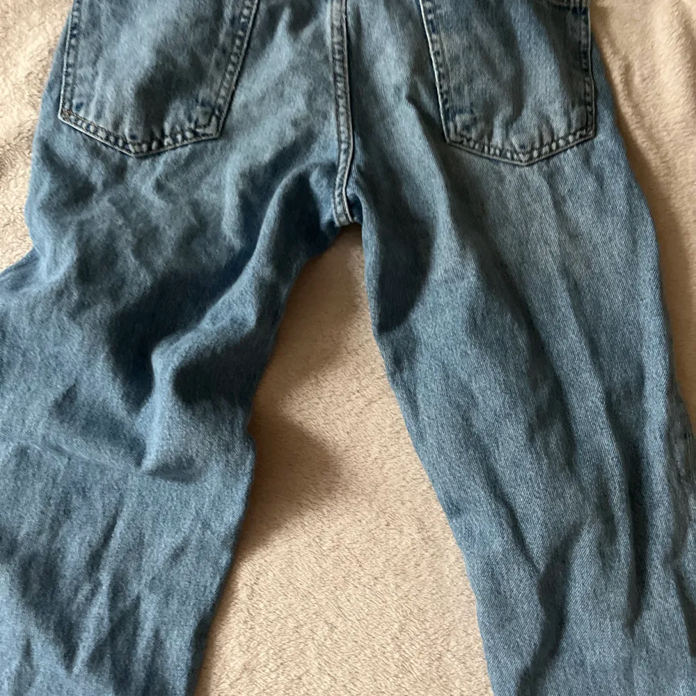 Fina jeans som jag köpt här på Plick men var för stora💋 Aldrig använda av mig. Jeans & Byxor.