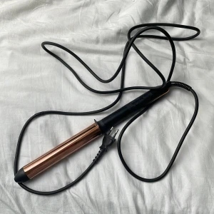 Locktång - Fanstastisk bra locktång. Sladden hade ett litet märke på sig men inget som påverkar den. Därför lite tejp. 160-210 grader