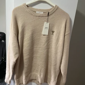 Ami Paris  - Helt oanvänd, skick 10/10, storlek M