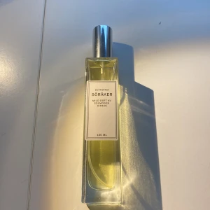 Rumsdoft - En fräsch rumsdoft som luktar väldigt gott men som aldrig blivit använd. Pris kan diskuteras. 