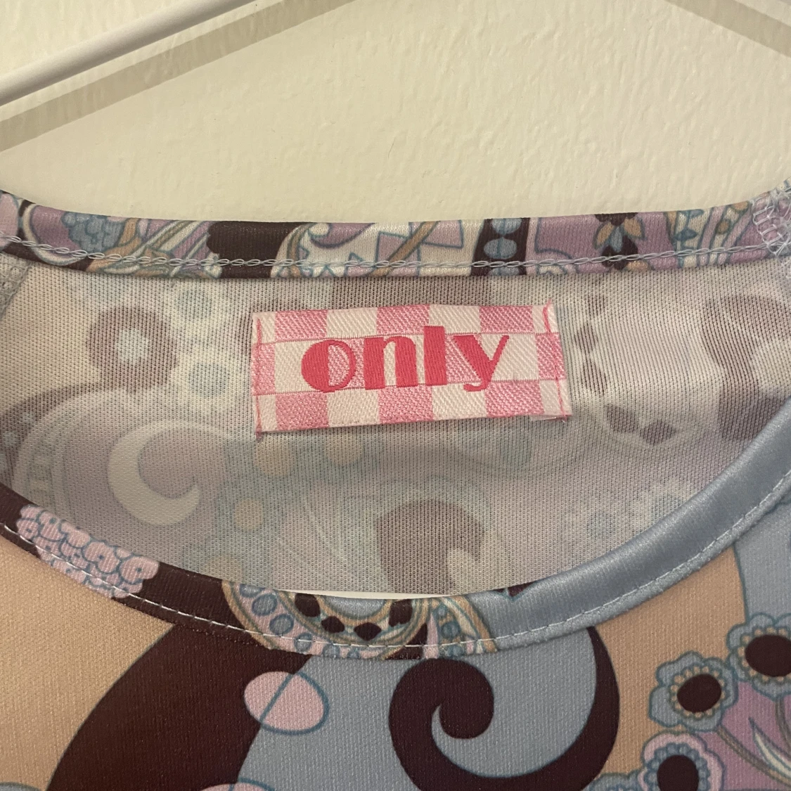 Blus med utsvängda ärmar  - 91