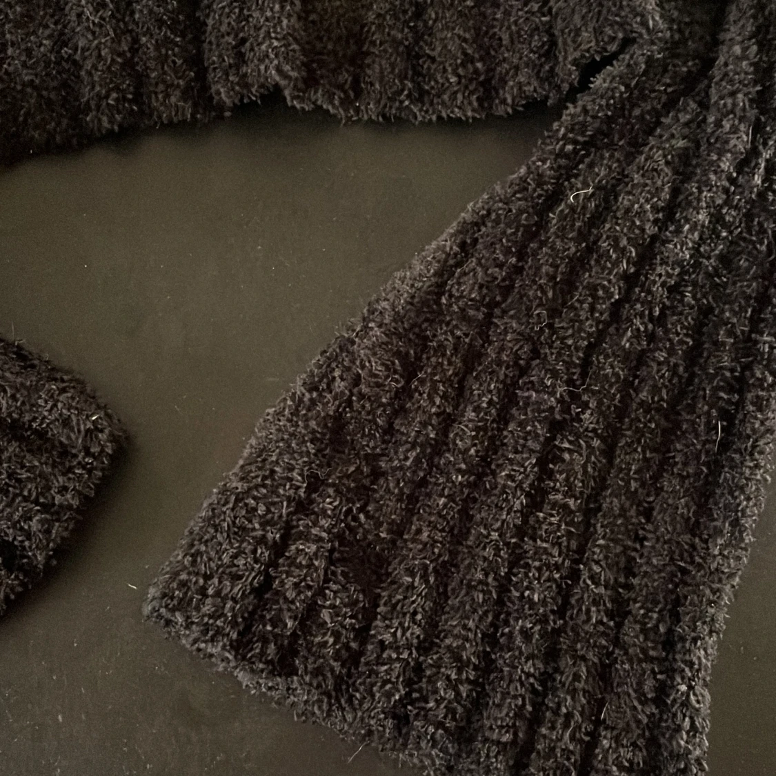 Svart ull tröja - 90