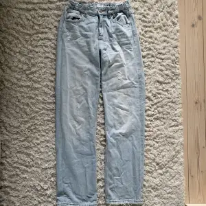 Jeans från Gina, storlek 158, fin ljusblå färg🌟 Passar nog 32,34,xxs,xs