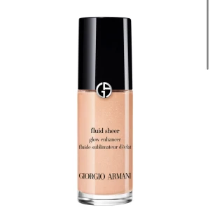 Armani highlighter - Har knappt använt har som mest använt 1/5. Säljer pga att jag hittade min highlighter som ja tappade bort efter att jag köpte denna. Nypris: 480kr