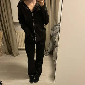 Pyjamas set - Lyxigt set från Gina!