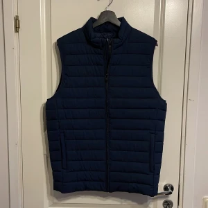 Jack & Jones väst - Jack & Jones Väst | Storlek S | Skick 10/10 | Nyskick med tags kvar | Pris kan alltid diskuteras 