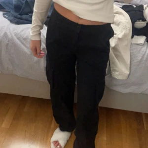 cargo byxor svarta - aldrig använda endast testade🩷