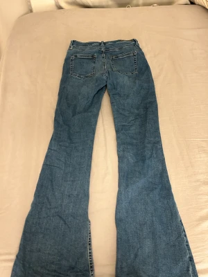 Vero Moda jeans  - Hej! Jag säljer mina favorit jeans då dom är för små.❤️‍🔥 Pris går att diskutera 