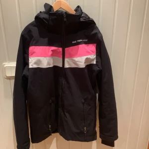 Mckinley jacka  - Skidjacka använd en vinter, väldigt bra skick. 