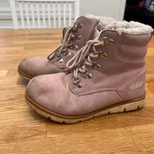 Vinterkängor Stl 33 - Smutsiga men funkar absolut en säsong till, stl 33