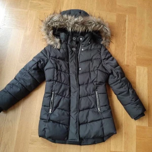 Vinterjacka - Fint skick. Storlek 140. 