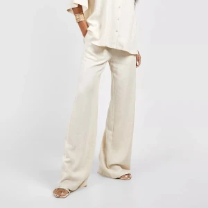 Linnebyxor - Säljer dessa fina oanvända linnebyxor! Lapparna finns kvar. Storlek 38