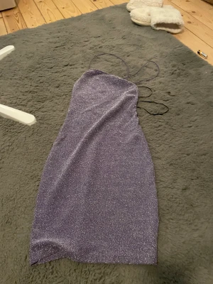 Klänning - Aldrig använd, pris diskuteras 