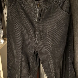 Ribbade byxor svarta - Svarta ribbade/manchester byxor