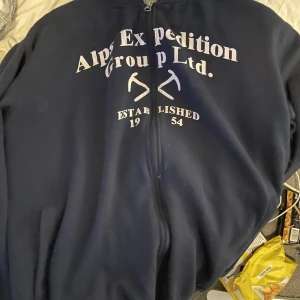 Zip Hoodie - Lite använd.