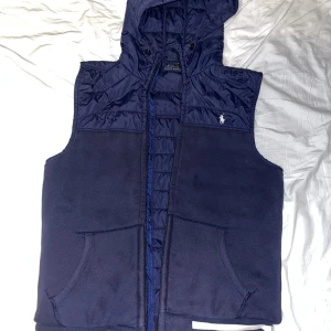 Ralph lauren väst - Ralph lauren hybrid väst i storlek S