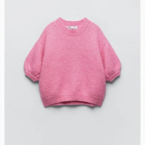 Stickad tröja  - Rosa stickad t-shirt från zara i storlek s. 