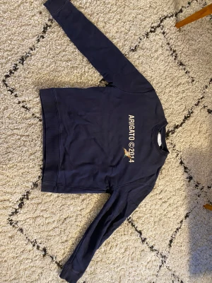 Arigato tröja - En fin arigato tröja. Ny pris 1550kr Perfekt till vintern