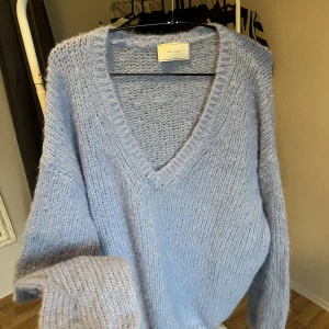 Stickad tröja  - Super fin stor stickad 