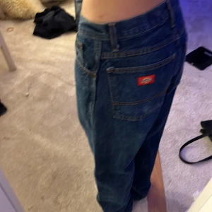 Dickies jeans!  - Säljer dessa jeansen från Dickeis ❤️ Nyskick använda kanske 2-3ggr  Nypris: 780& 