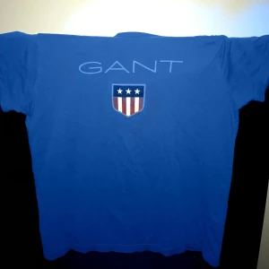 T shirt - Knappt använd 