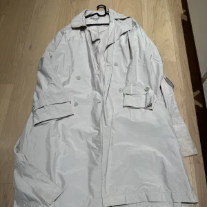 Trenchcoat - Från Junkyard. Oversized och väldigt skön 💕
