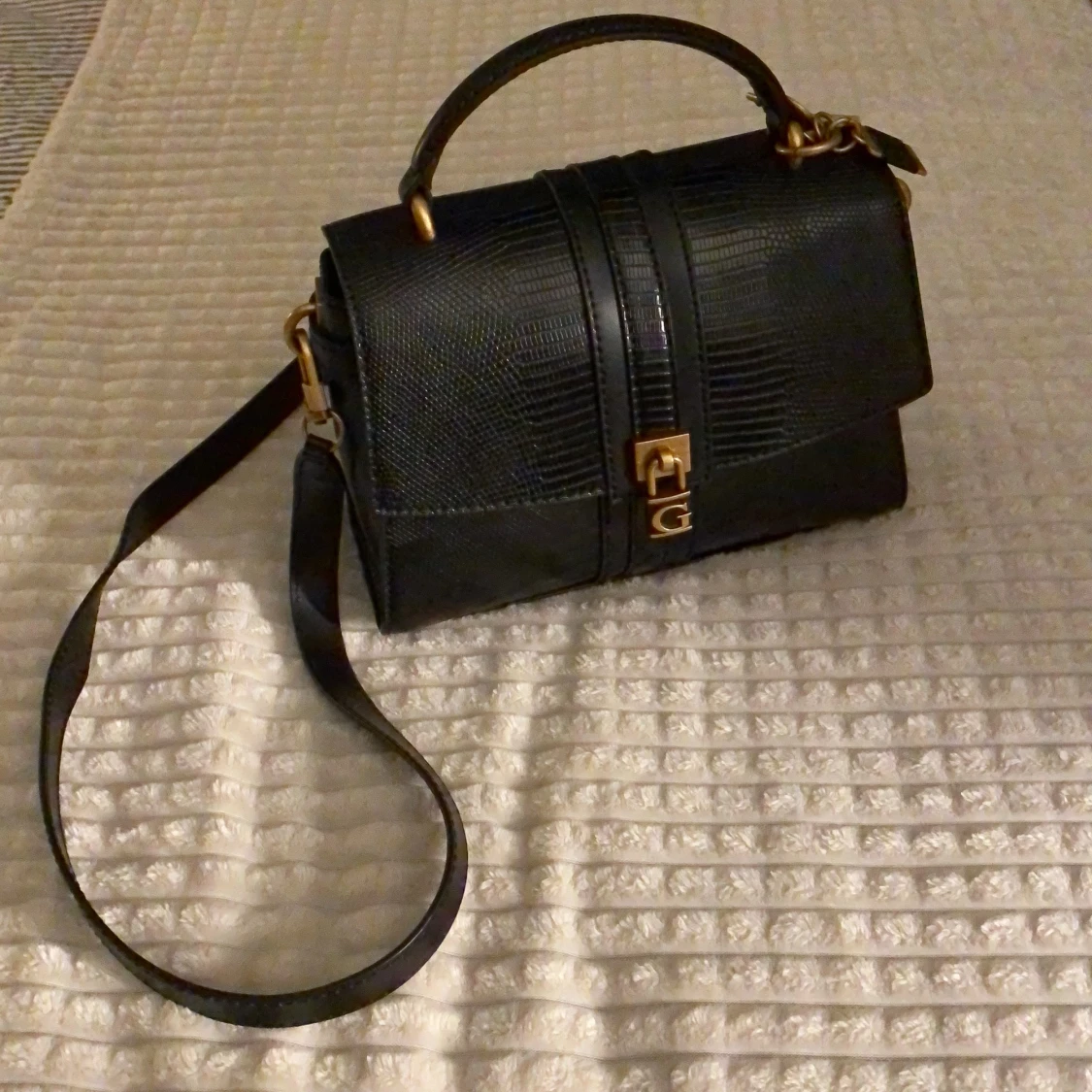 Crossbody väska från Guess  - 90