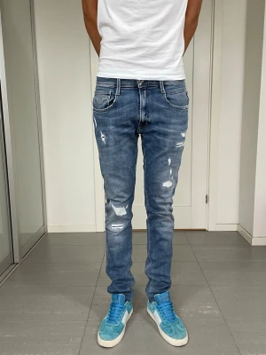 Replay Anbass Jeans  - Säljer dessa Replay Anbass Jeans, W31 o L32 med mått ca 38 o 107 cm. skriv för  bilder/frågor🙌🏼