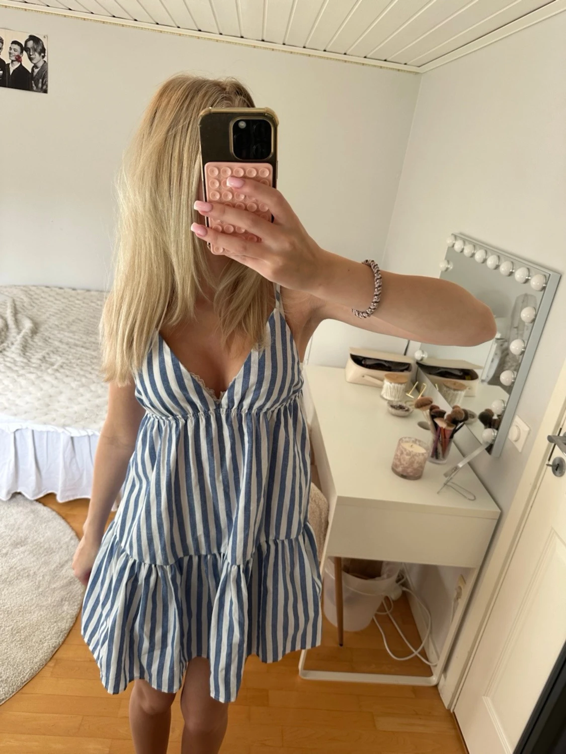 Blåvit randig kort sommarklänning - 1