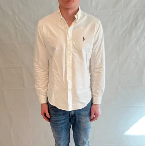 Polo Ralph Lauren Classic Fit Shirt White Men's - Vit herrskjorta i bomull, Classic Fit. Begagnad i mycket gott skick.