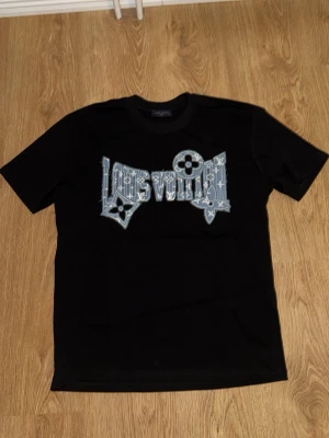 Tshirt  - Tshirt helt ny aldrig använd storlek S passar M