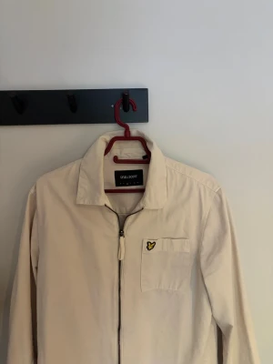 Beige overshirt från Lyle & Scott -  beige overshirt från Lyle & Scott 