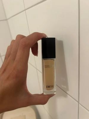 Dior Forever Skin Glow Foundation - Ny concealer i färgen 1 N
