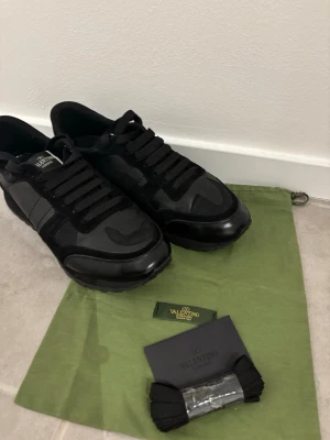 Valentino rockrunners  - Använda 5 gånger  rkt snygga 