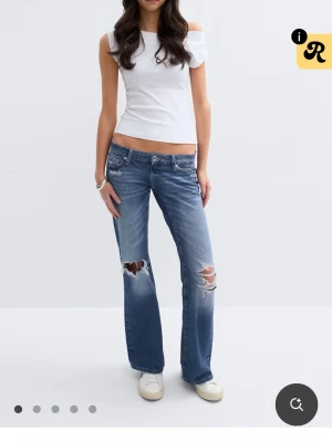 jeans  - säljer då jeansen var för stora. nyskick och endast testade en gång, prislapp sitter kvar! 