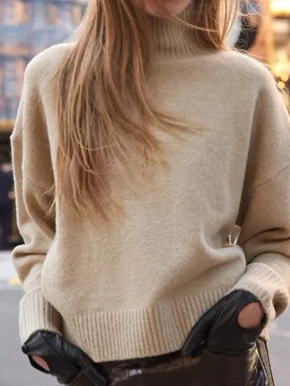 Beige stickad polotröja