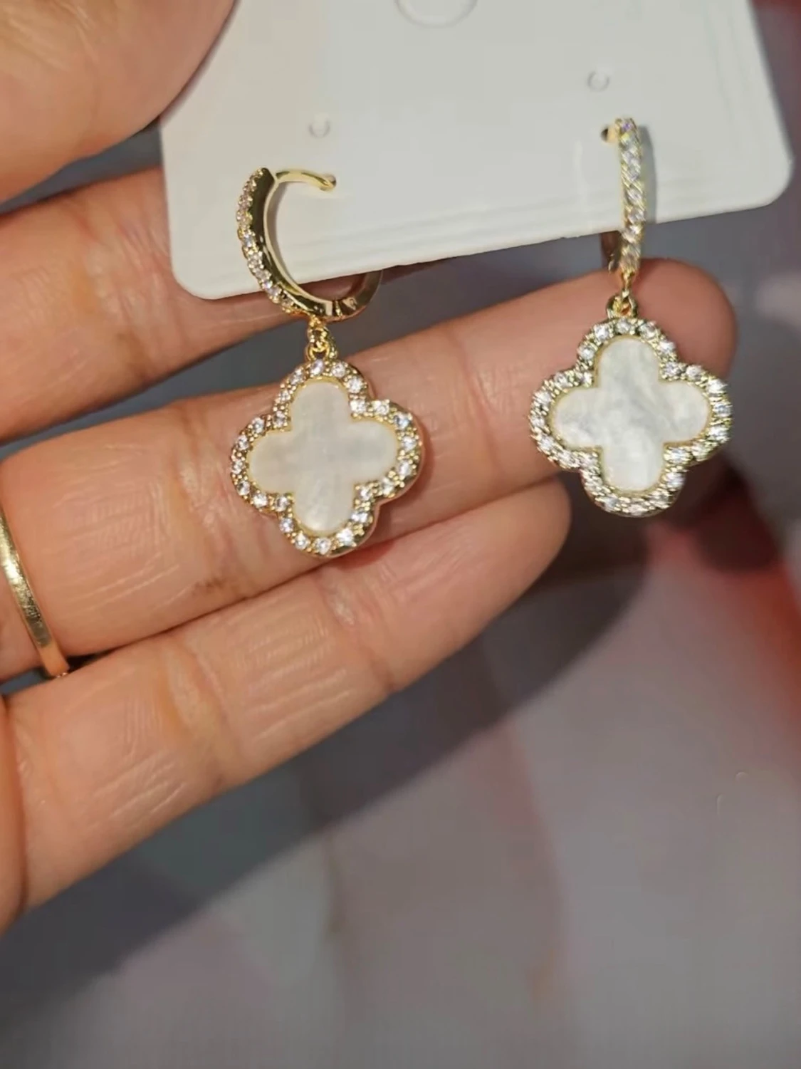 Klöver gold pearl hoops örhängen