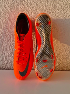 Nike Mercurial Vapor 8 VII Elite FG - Nike Mercurial Vapor 8 VII Elite FG I mycket gott skick. Inga skador Skick: 8,5/10 Storlek: 44.5 Produktkod: 509136-800