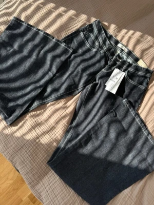 Populära jeans från Gina tricot  - Säljer dessa populära jeansen ifrån Gina Tricot. I modellen petite. Storlek 38❤️