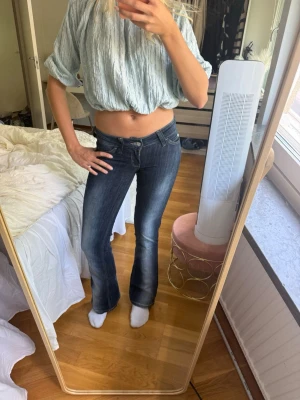 Jeans cheap Monday - Säljer ni mina super snygga jeans från cheap monday💖 Modellen Booty bei💖Längd 32