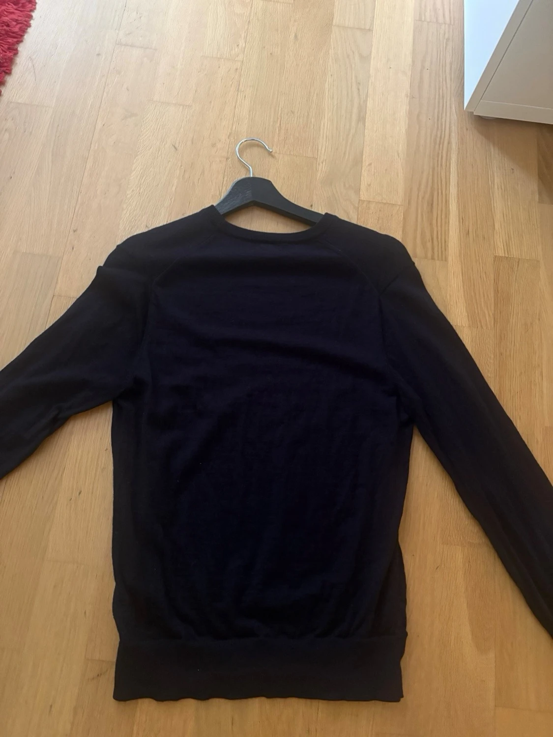 Svart basic långärmad tröja - 1