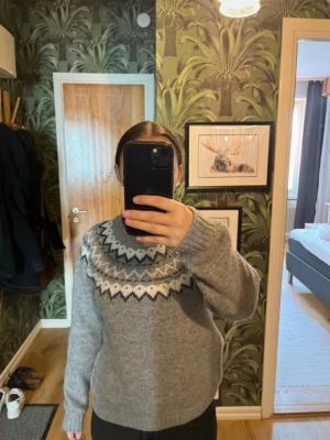 Stickad jul tröja  - Stickad jul tröja från Lager 157. Storlek 159 men är som xs